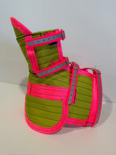Load image into Gallery viewer, M 33-39KG | FENTON ULTRA ¾ CHESTPLATE WITH LEG PLATES LIME /PINK HI VIS STRAPS