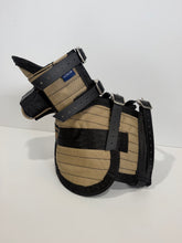 Load image into Gallery viewer, S 25-33KG | FENTON ULTRA ¾ CHESTPLATE WITH LEG PLATES &amp; TRACKING PROTECTOR BEIGE/ BLACK