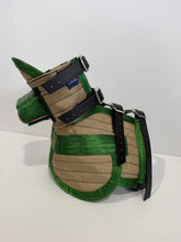 Load image into Gallery viewer, S 25-33KG | FENTON ULTRA ¾ CHESTPLATE WITH LEG PLATES &amp; TRACKING PROTECTOR BEIGE/ EMERALD