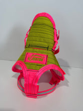 Load image into Gallery viewer, S 25-33KG | FENTON ULTRA ¼ CHESTPLATE LIME / PINK/ HI VIS STRAPS